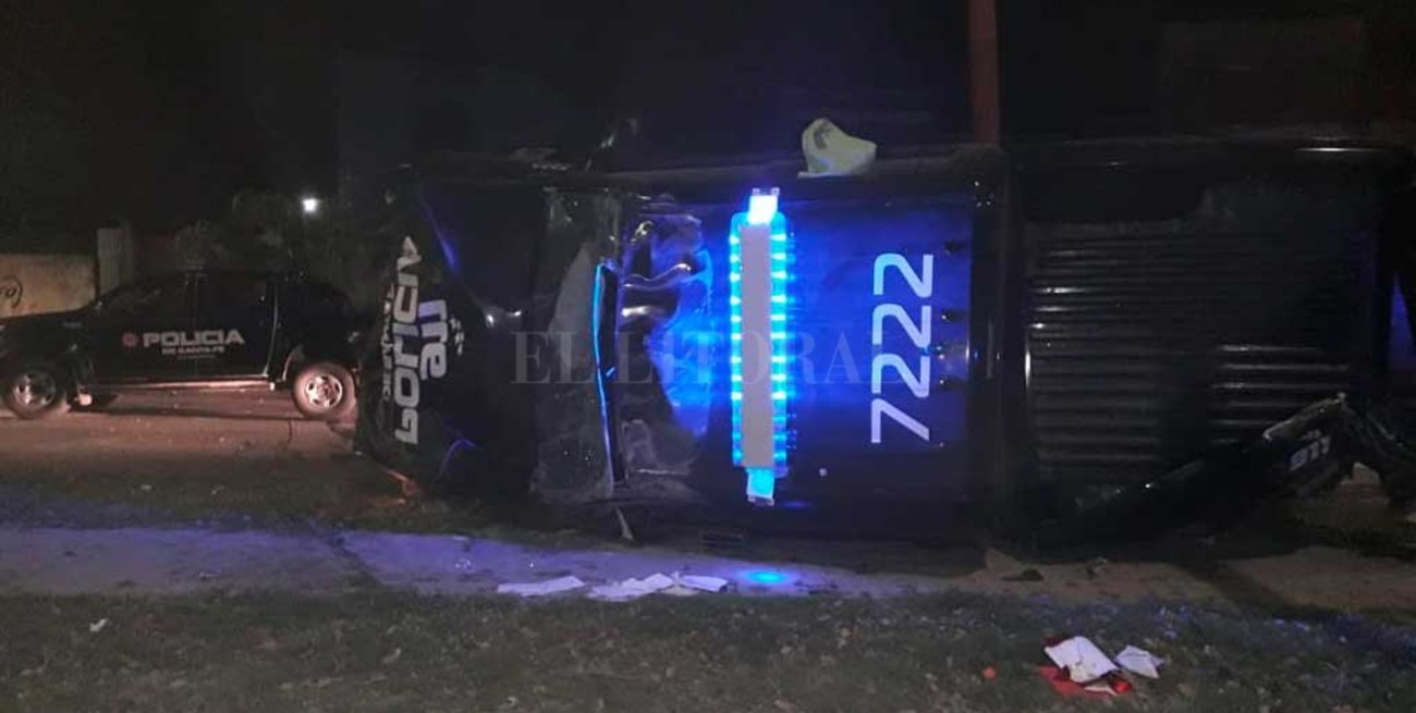 Dos policías lesionados tras fuerte siniestro vial en el norte de la ciudad