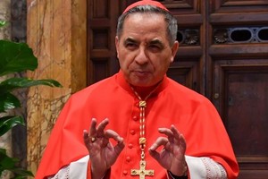 ELLITORAL_327684 |  Gentileza Angelo Becciu