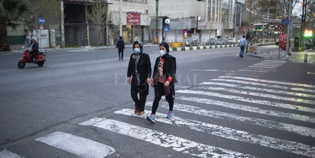Irán aplica medidas más estrictas para contener la pandemia