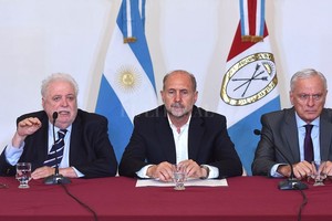 ELLITORAL_289854 |  Telam Ginés González García estuvo acompañado por el gobernador Perotti y el ministro de Salud de la provincia, Carlos Parola.