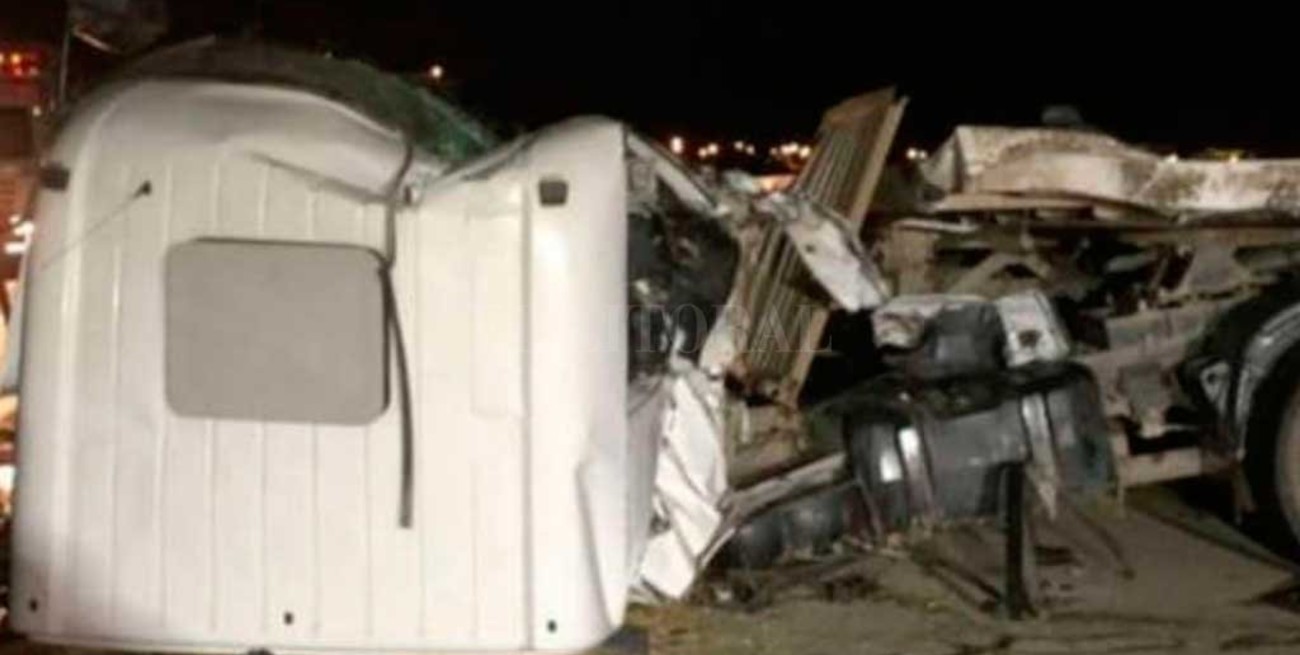 Dos camiones chocaron en la autopista Códoba - Rosario