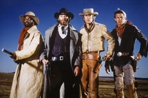 Columbia Pictures Danny Glover, Kevin Kline, Scott Glenn y Kevin Costner en  Silverado  (1985).