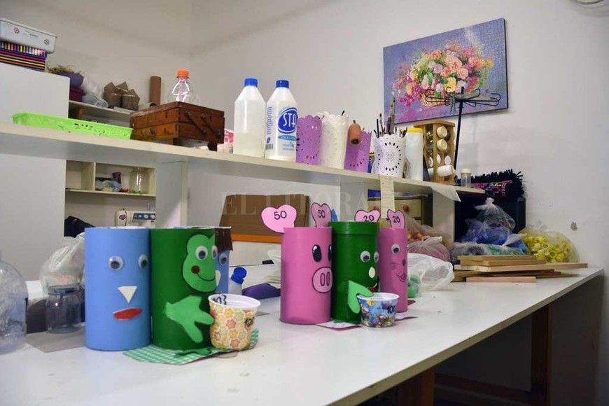 ELLITORAL_315334 |  Guillermo Di Salvatore TRABAJOS QUE ESPERAN. Apenas se declaró la pandemia, Rumbos cerró sus puertas. Muchos trabajitos aguardan a sus creadores para ser continuados.