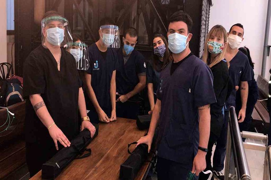 ELLITORAL_313759 |  Télam Los voluntarios universitarios  ponen el cuerpo  a la pandemia.