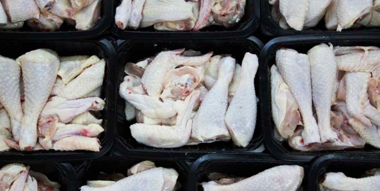 China: encuentran partículas de Covid-19 en alitas de pollo importadas desde Brasil 