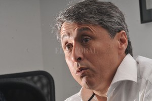 Flavio Raina Contundente. Somos hijos del rigor. Con el endurecimiento de las medidas y los controles, se logró que la gente cumpla mejor el aislamiento , aseguró González.