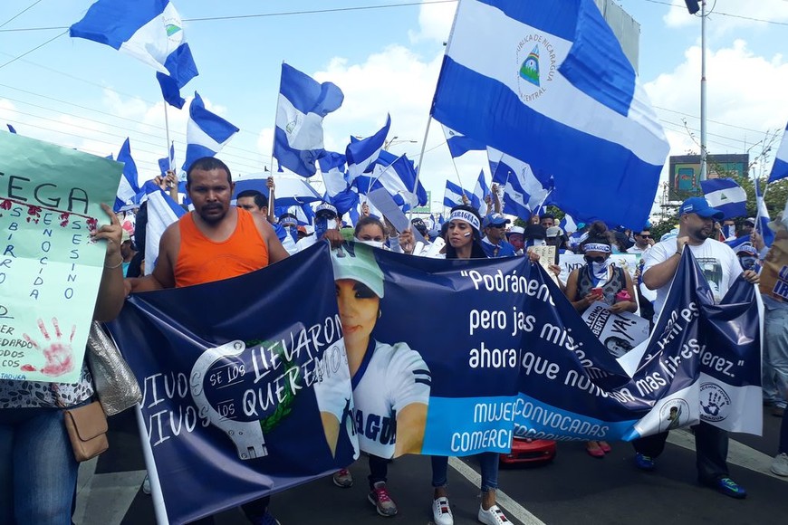 ELLITORAL_222252 |  dpa Nicaragua, Managua: Numerosas personas marchan contra el Gobierno de Ortega. Miles de opositores salieron a las calles en varias ciudades de Nicaragua para exigir  el cese de la represión y la liberación de los presos políticos  capturados desde abril pasado.