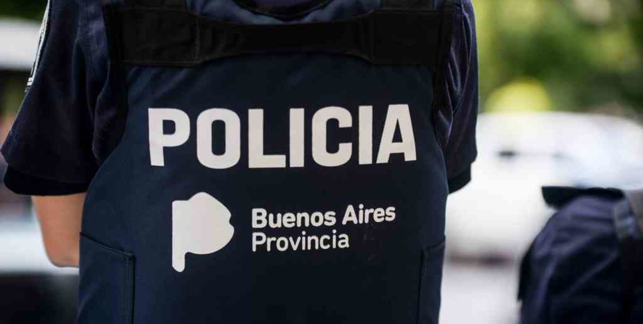 Vestidos de policías simularon un allanamiento para robar una vivienda en Moreno