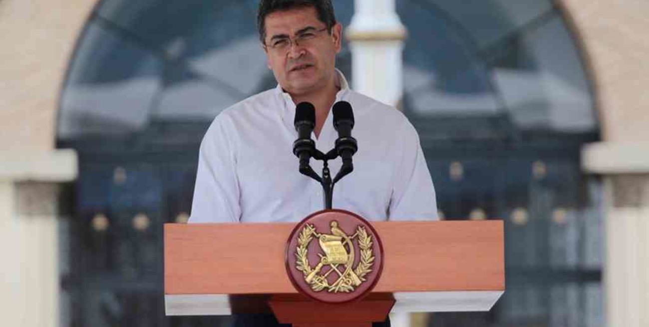El presidente hondureño presenta una "mejoría" en su salud tras ser hospitalizado por coronavirus