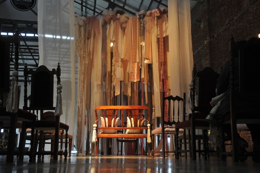 ELLITORAL_212863 |  Flavio Raina La ornamentación de La Redonda, Arte y Vida Cotidiana, fue en tonos en pasteles, luz tenue y en compañía de un músico que interpretaba melodías con un saxo.