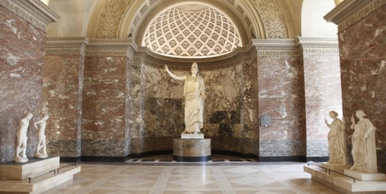 El Louvre presentó la restauración de la Atenea de Velletri