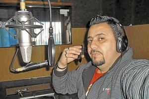 ELLITORAL_237351 |  Captura digital / Perfil Luis Marcelo Escobar durante el programa de radio que tenía en San Nicolás.