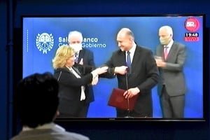 Pablo Aguirre Codazo peronista . Sin presencia de los medios y con la posibilidad de preguntar vedada para la prensa, la transmisión de la jura se vio por el canal oficial y las redes del gobierno provincial.