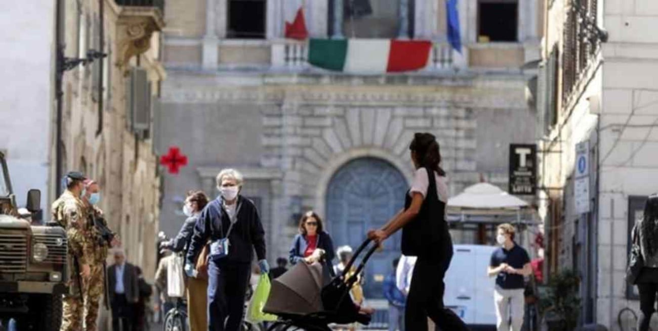 Por la fuerte suba de casos, Italia evalúa una cuarentena total para navidad
