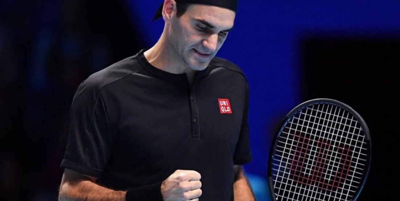 Federer superó a Berrettini y continúa en carrera en las Finales ATP