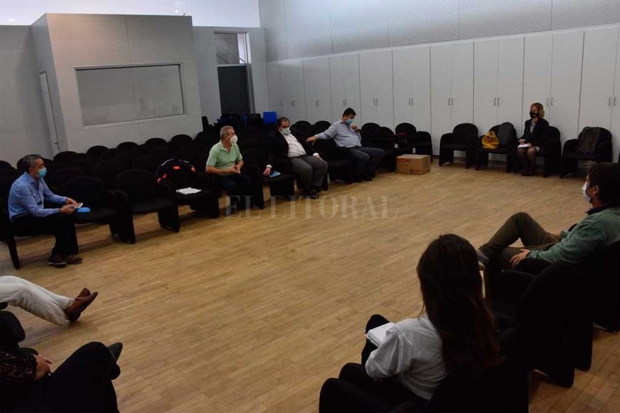 ELLITORAL_327701 |  Guillermo Di Salvatore Equipos de Salud se reunieron este viernes con la subsecretaria de Calidad, Regulación y Fiscalización de Nación, Judith Bazán Diaz.