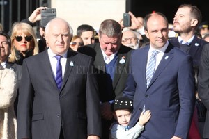 ELLITORAL_212163 |  Mauricio Garín El gobernador Miguel Lisfchitz y el indentente José Corral encabezaron los festejos pro el aniversario de la Revolución de Mayo