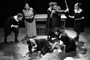 Gentileza producción Bernarda, ni un gesto de indulgencia , con dirección de Exequiel Maya.