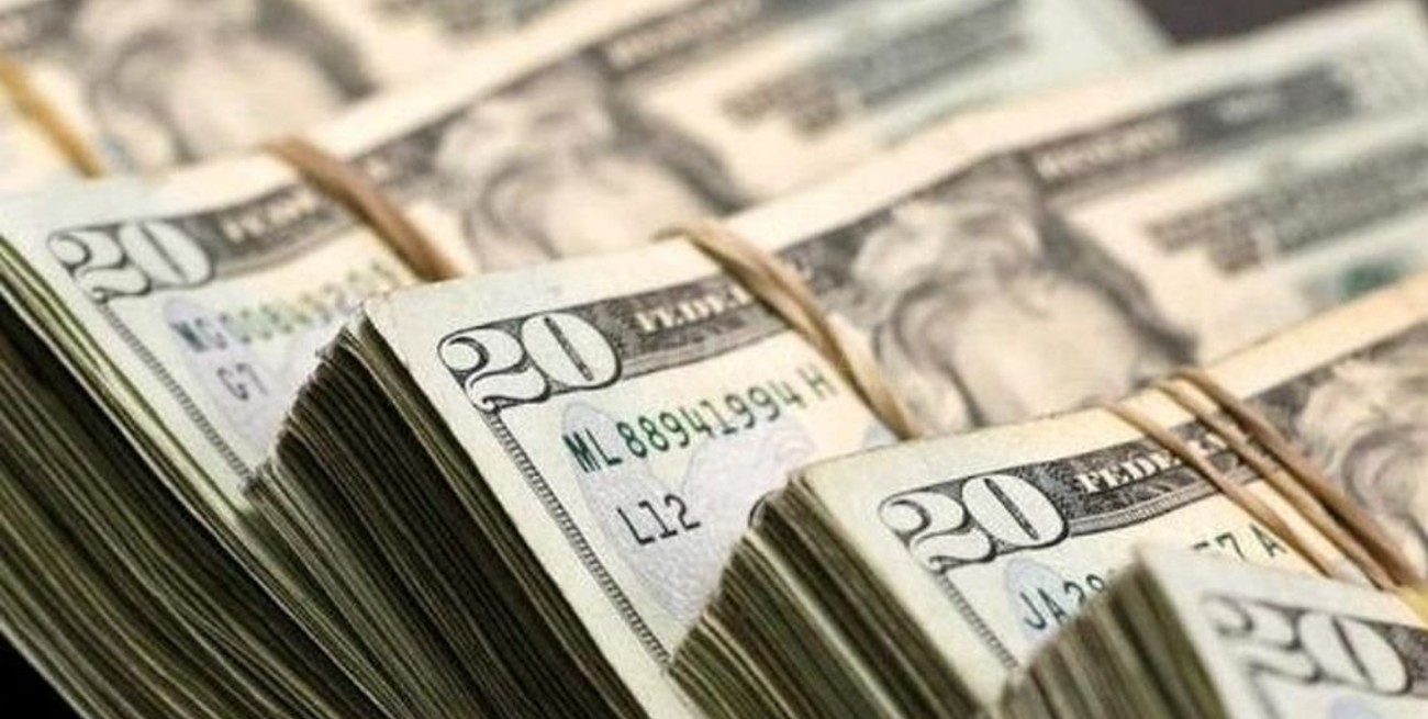 El dólar se disparó $ 1,44 en el inicio de la semana y llegó casi a $ 40