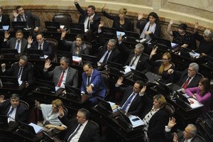 ELLITORAL_212684 |  Clarín País - Votación en el Senado de la ley de tarifas.
31-05-2018
Foto: Fernando de la Orden