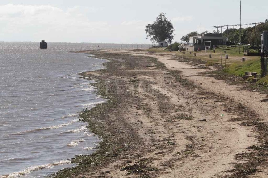 ELLITORAL_217003 |  Mauricio Garín En la Costanera Este, el sector de playa también creció por el repliegue de la laguna.