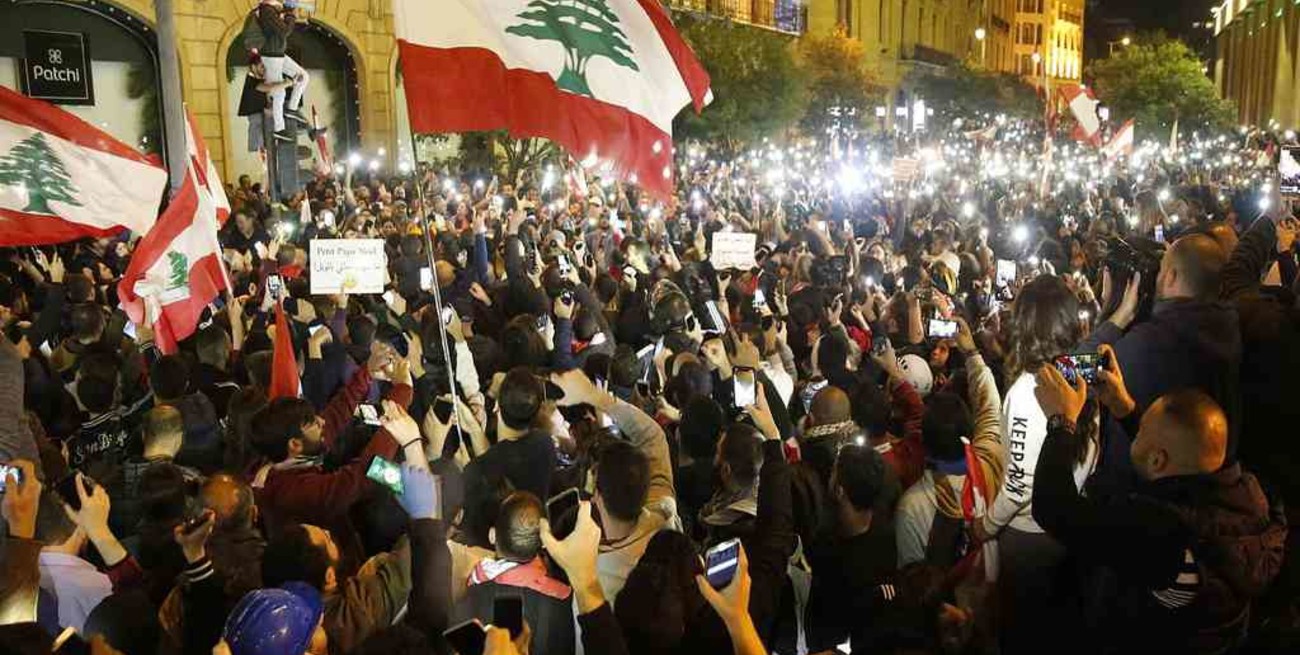 Continúan las protestas violentas en Líbano por la crisis económica y la devaluación