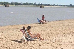 Archivo El Litoral/ Flavio Raina Las playas podrían utilizarse, no así la laguna. Sin turismo, la intención del municipio es revalorizar los paradores locales como opción de esparcimiento local en la época estival.