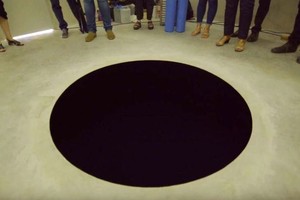 ELLITORAL_220202 |  Internet la obra consiste en un foso negro de 2,5 metros de profundidad.