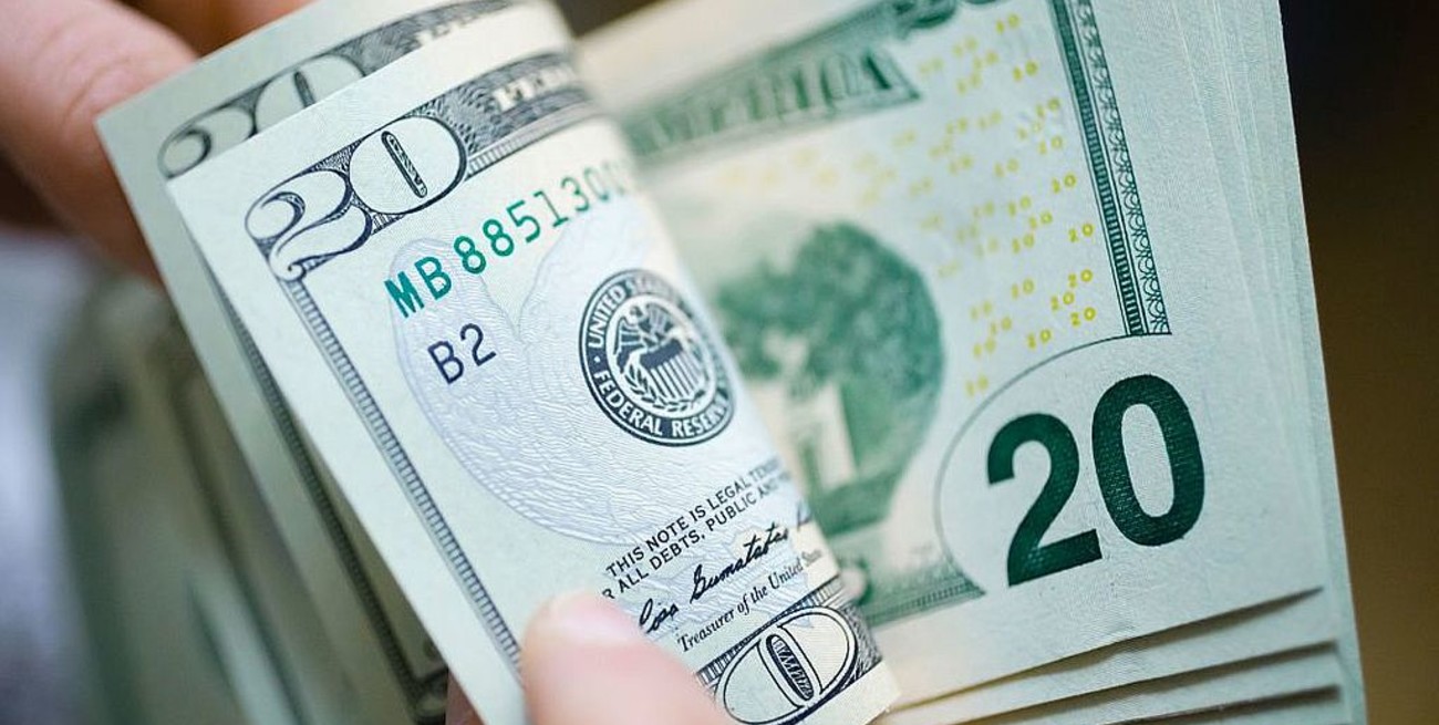 El dólar blue volvió a bajar y cerró la semana a $ 150