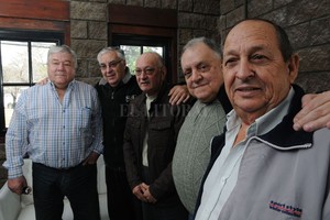 ELLITORAL_309604 |  El Litoral Destacados. Facundo Ruiz Díaz, Oscar Sbodio, José Ledesma, Alfredo Guidi y Juan Salemi, forman parte de estos 89 años de vida de la Casona de calle Corrientes.