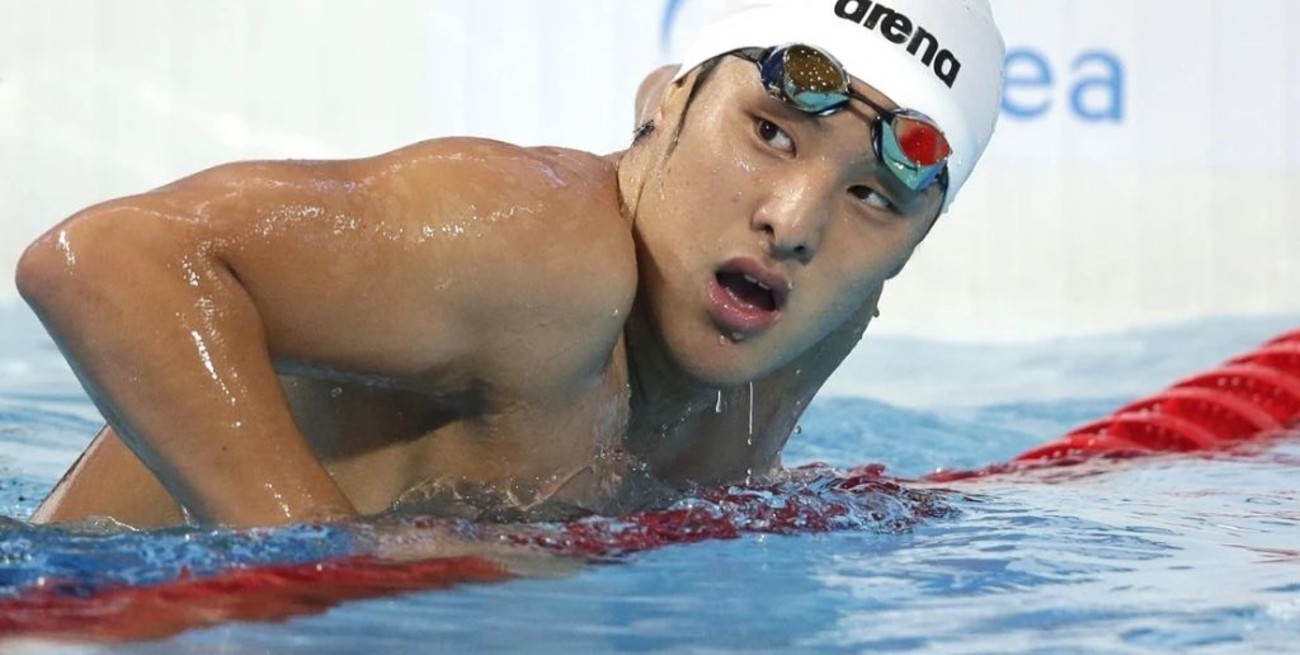 La gran estrella de la natación de Japón fue suspendido por infiel