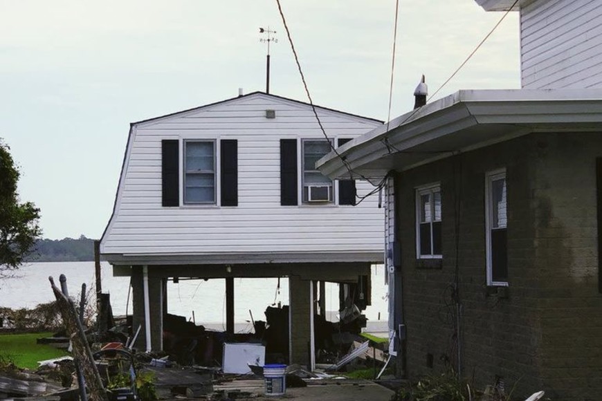 ELLITORAL_223188 |  Omar Jimenez/CNN El Centro Nacional de Huracanes (NHC) con sede en Miami indicó que  Florence  seguirá produciendo  fuertes lluvias y tornados aislados