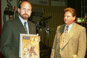 Archivo El Litoral 1999. Omar Perotti, hoy electo gobernador de Santa Fe, y Carlos Fascendini, actual vicegobernador de la Provincia, ambos ex intendentes, en algún acto que seguramente unió a Rafaela y Esperanza.