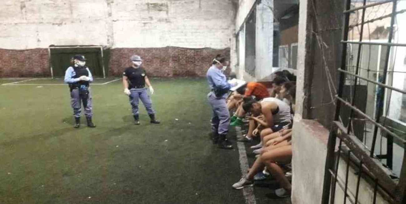 Chaco: en plena cuarentena, jugaban un partido de fútbol y fueron detenidas