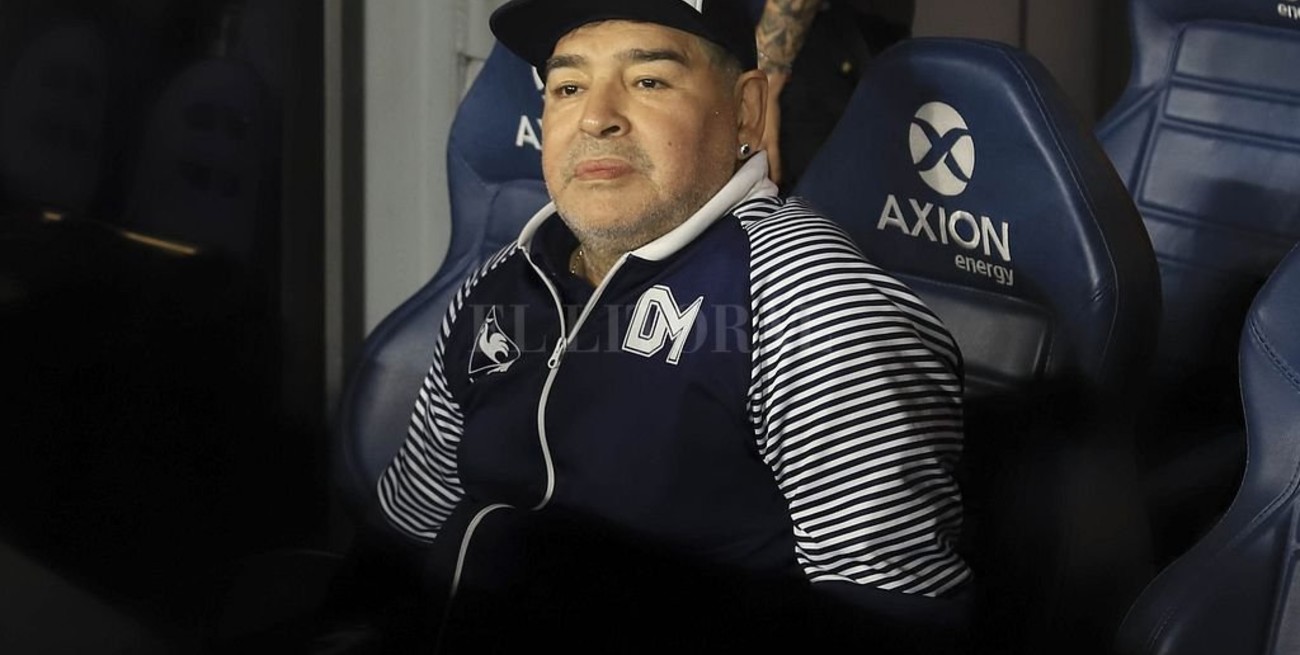 El médico de Gimnasia LP aisló a Maradona durante la concentración