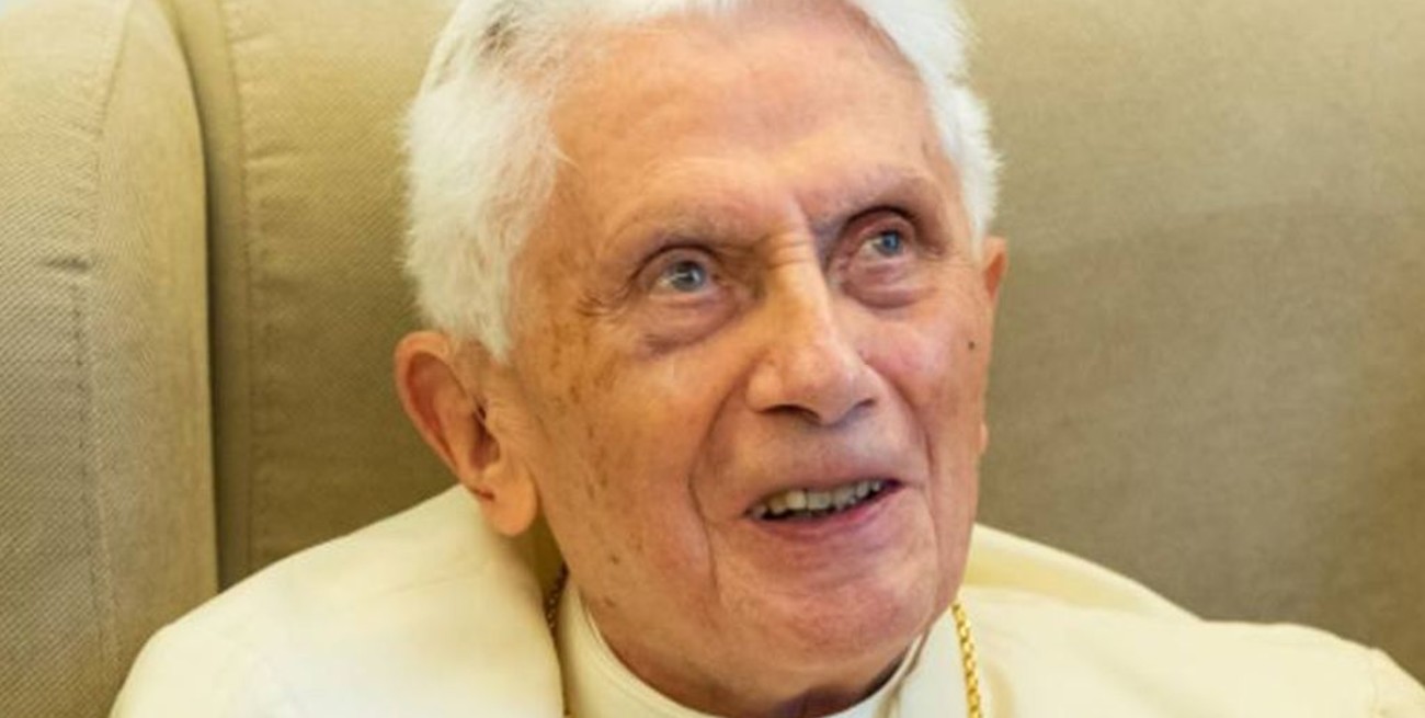 Benedicto XVI negó haber escrito un libro en el que reivindica el celibato