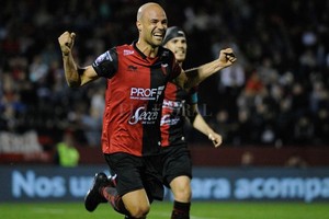 ELLITORAL_249550 |  Archivo El Litoral Matías Fritzler, festejando un gol contra San Lorenzo.