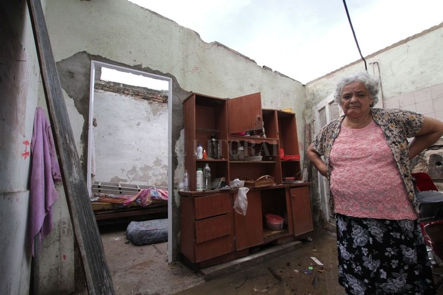 ELLITORAL_239905 |  Mauricio Garín Una jubilada, vecina lindante, también afectada.