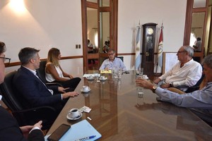 ELLITORAL_281544 |  El Litoral Estamos conversando, haciéndoles conocer a todos la nueva versión de los textos y a escuchar iniciativas en este sentido , dijo Borgonovo.