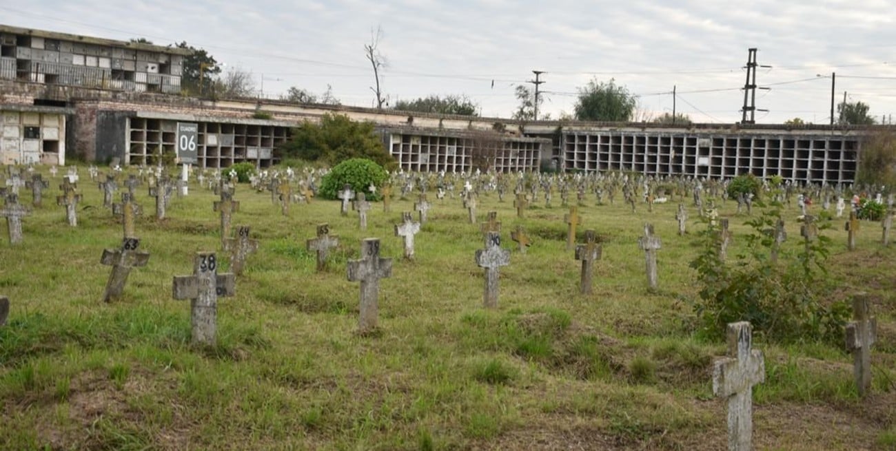 El Cementerio sigue "abandonado" y continúan las profanaciones 