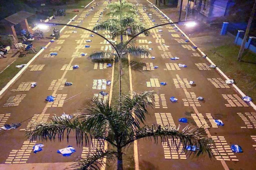 ELLITORAL_319007 | Télam Misiones: Mas de cuatro toneladas y media de marihuana fueron secuestradas por Gendarmería Nacional, entre malezas en un un paraje cercano a la localidad misionera de Puerto Rico,