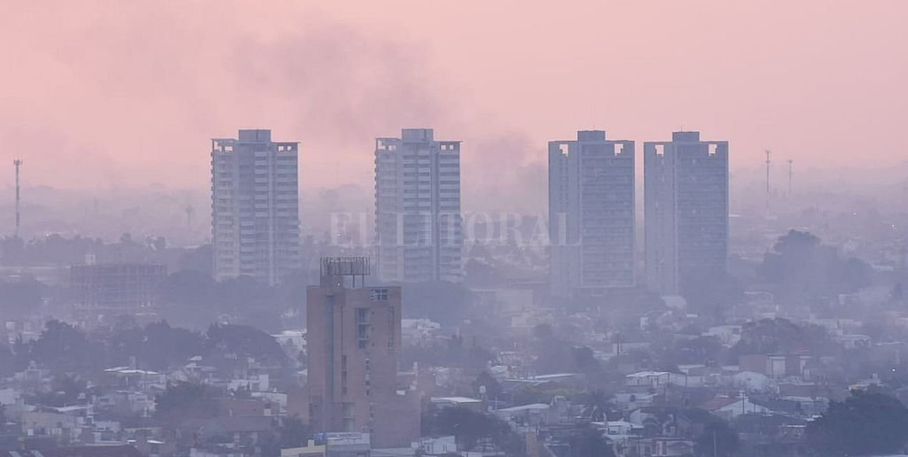 Santa Fe bajo humo: quema de pastizales fuera de control en la ciudad