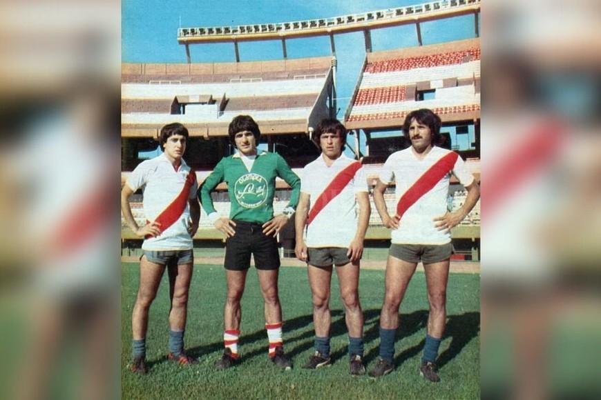 ELLITORAL_295592 | El Litoral Leopoldo y el Pato junto a dos monstruos como el Beto Alonso y Passarella. Los cuatro jugaron en River y fueron a la selección de Menotti que salió campeona en 1978.