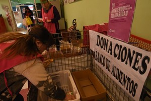 ELLITORAL_307561 |  Mauricio Garín Nutriendo solidaridad . La tercera edición de la campaña de recolección de alimentos comenzó este fin de semana y seguirá hasta fin de año en diferentes supermercados de la ciudad.