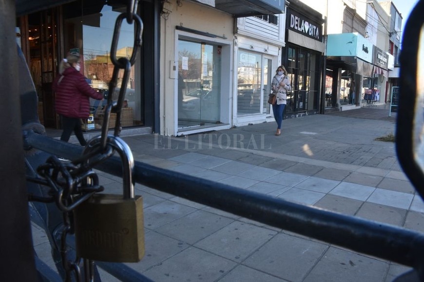 ELLITORAL_310366 |  Guillermo Di Salvatore Aristóbulo del Valle. En las grandes avenidas también afrontan una crisis sin precedentes: en el tramo más comercial hay en promedio dos locales por cuadra vacíos.