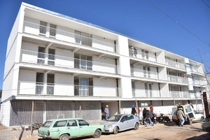 Manuel Fabatía Ultiman detalles. Las viviendas del populoso barrio del oeste santafesino se terminarán en los próximos meses.