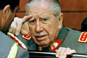 Gentileza Augusto Pinochet.
