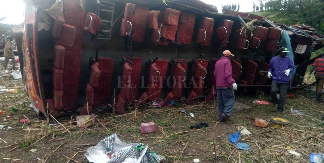 58 muertos en Kenia tras el desbarranco de un colectivo
