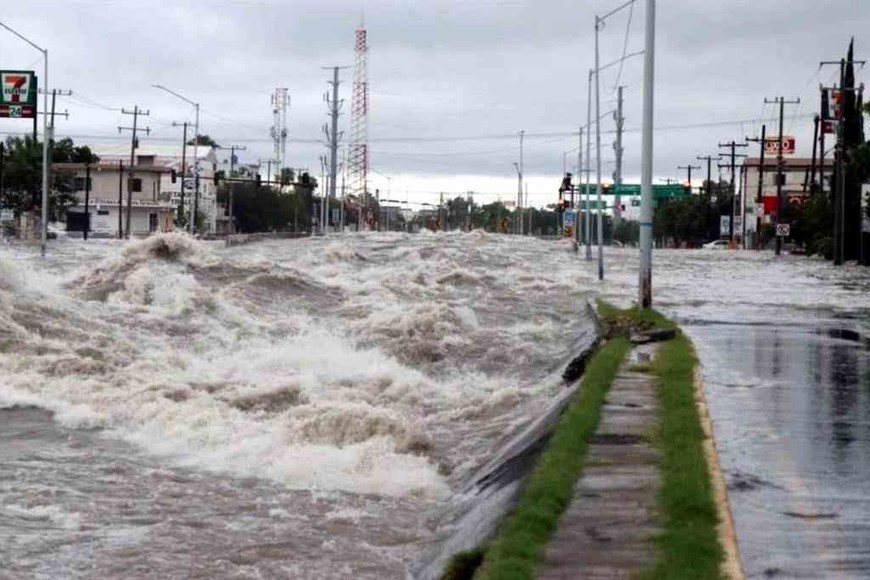 ELLITORAL_316279 |  Agencias El paso de la tormenta Hanna en Monterrey, México.