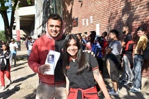 ELLITORAL_268094 |  Flavio Raina Hinchas que ya poseen sus tickets.